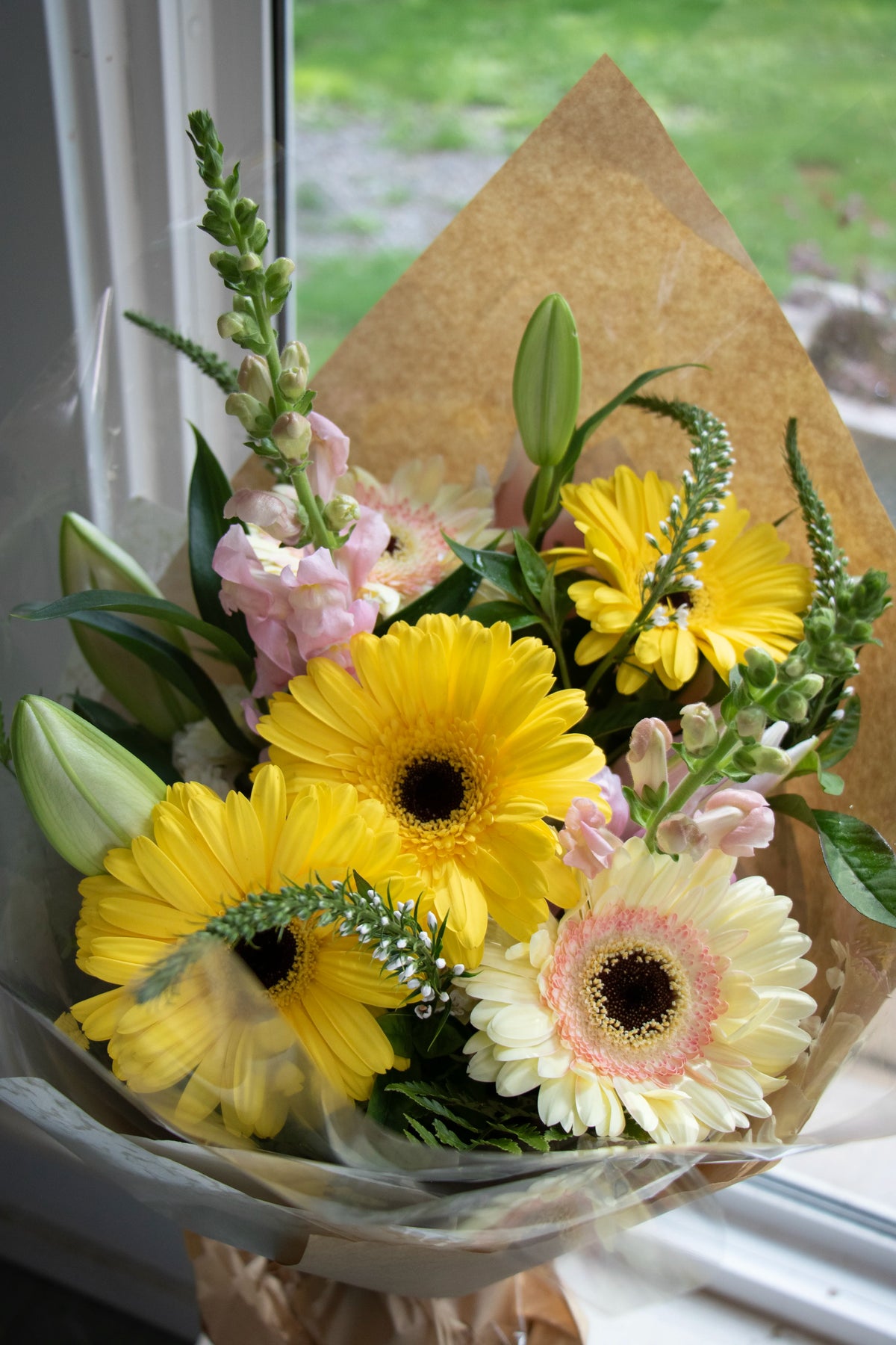 Floretta Bouquet in bright & cheery colours, standard size